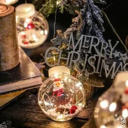 guirnalda navideña led con bolas decorativas — adornos con Árbol o santa claus